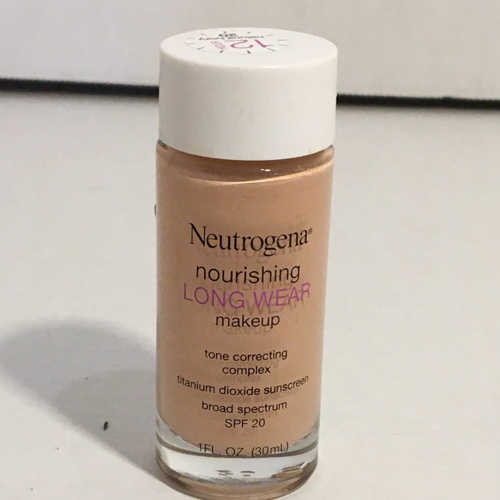 3/20% Neutrogena. Foundation